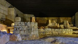 La Galeríi de las Colecciones reales. Muralla Arabe