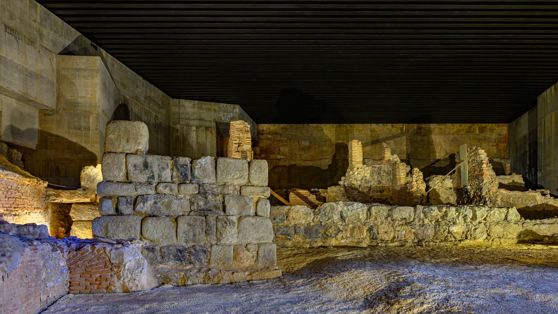La Galeríi de las Colecciones reales. Muralla Arabe